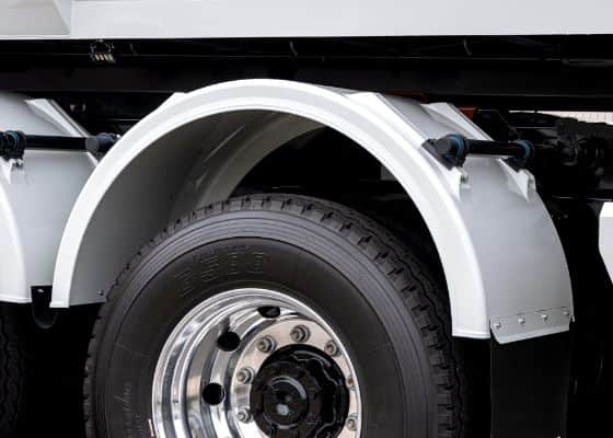 オーバーフェンダーにはアルミへ